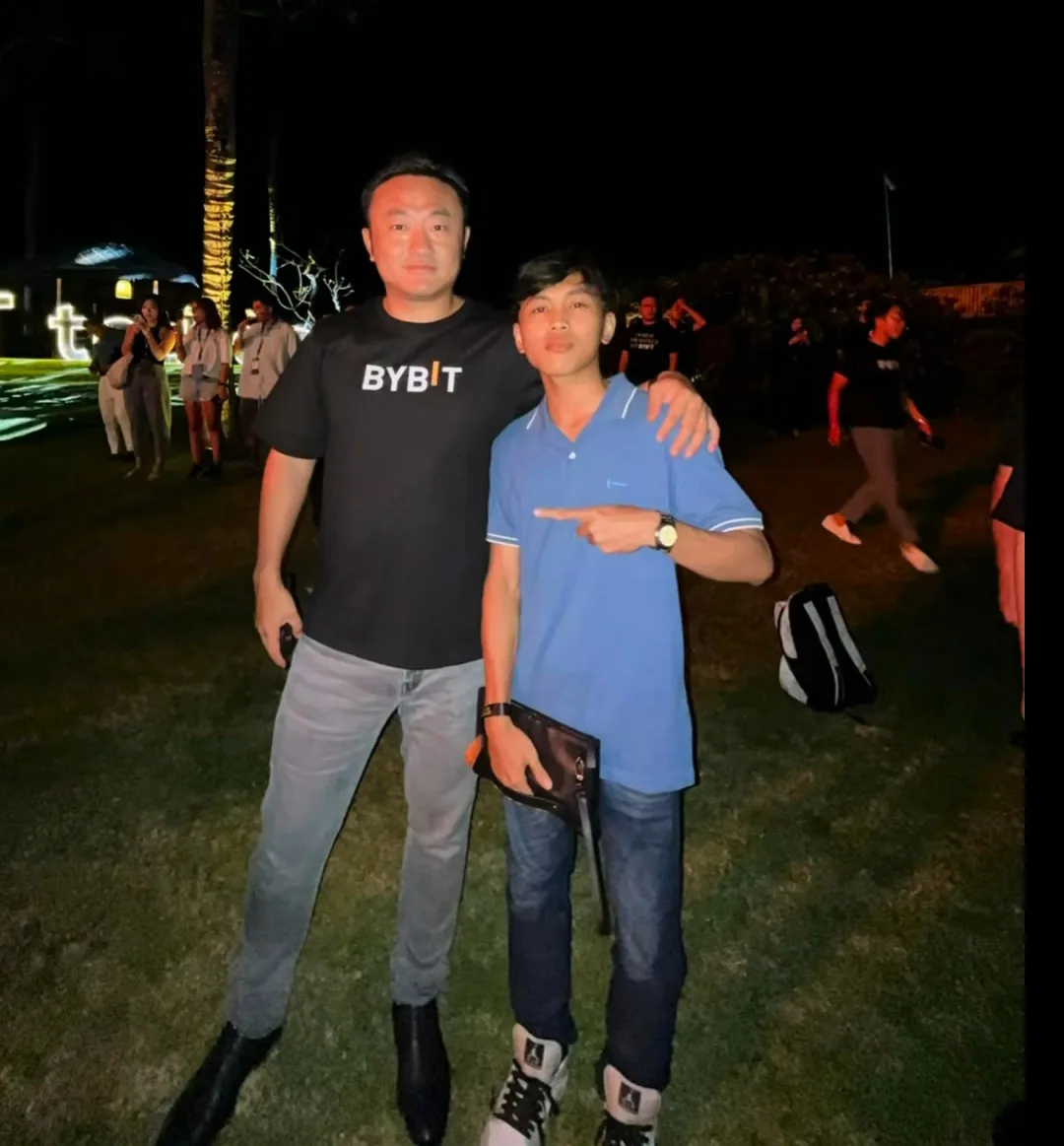 Bangkit Nugraha berfoto bersama CEO Bybit