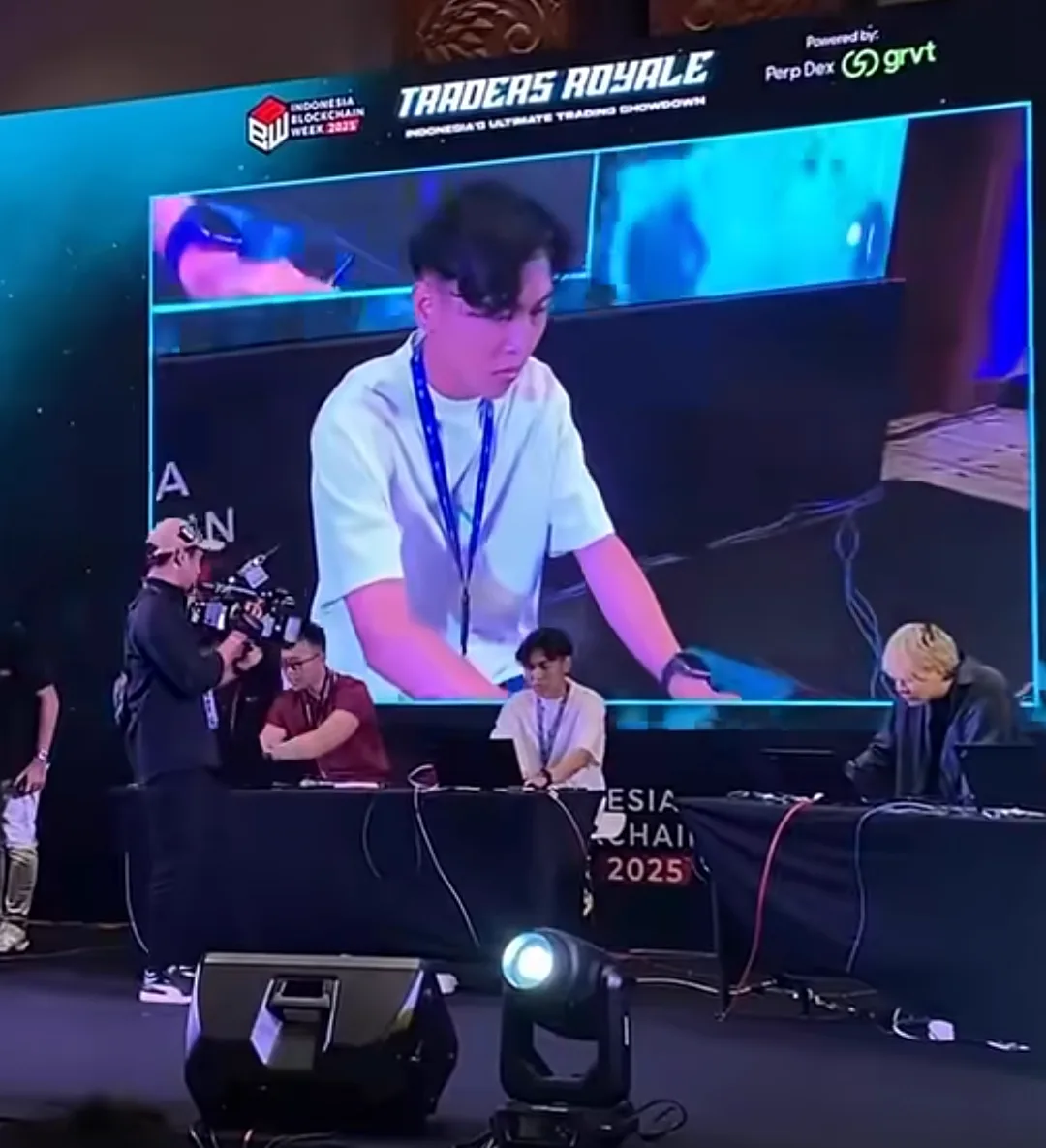 Bangkit Nugraha berkompetisi di panggung Traders Royale, Indonesia Blockchain Week 2026
